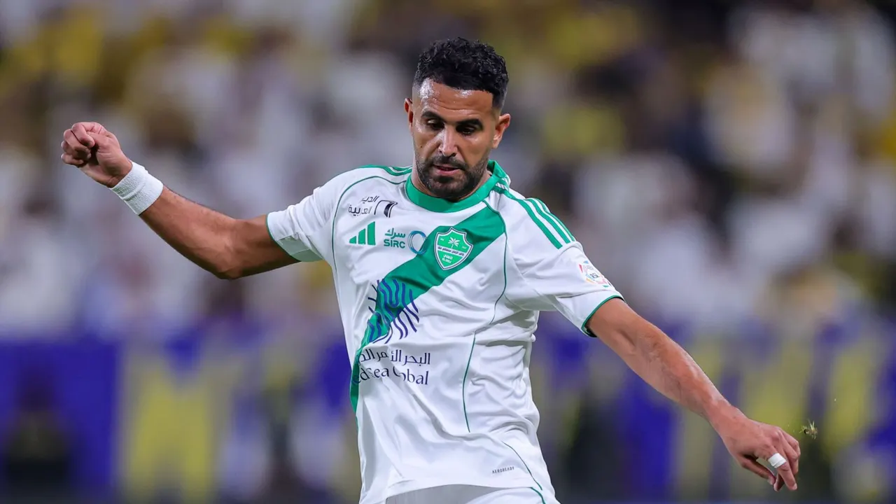 محرز في مهب الريح.. الأهلي يخلف وعده ويطرد ساحر العرب!